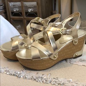 Gold wedges